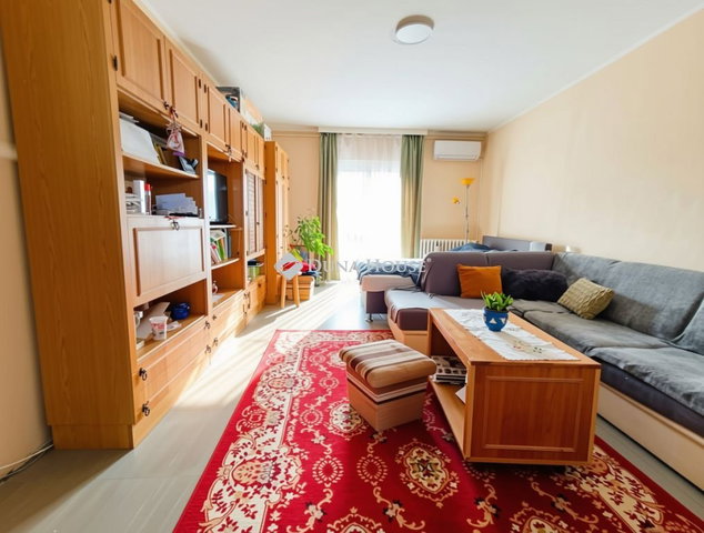 Eladó panellakás, Mohácson 31 M Ft, 2 szobás
