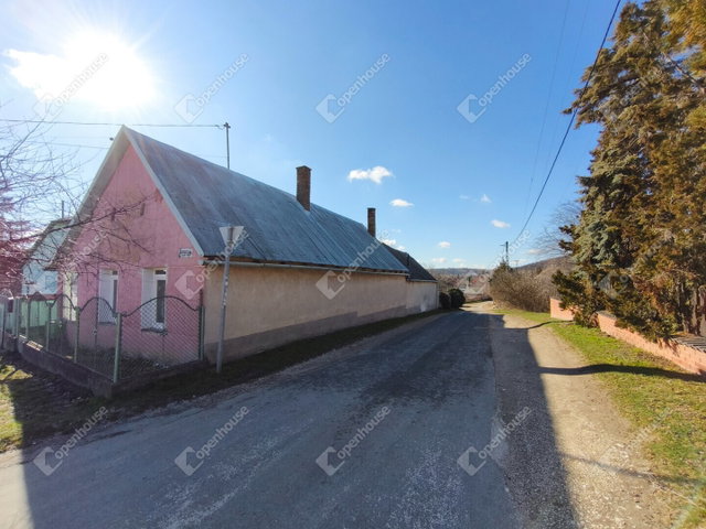 Eladó családi ház, Csákváron 32.9 M Ft, 3 szobás
