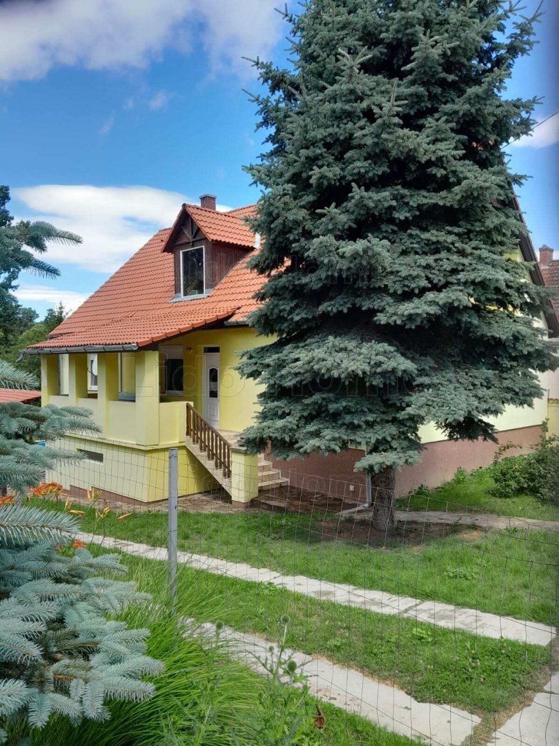 3 bed · 200m² · 90.750.000 ft