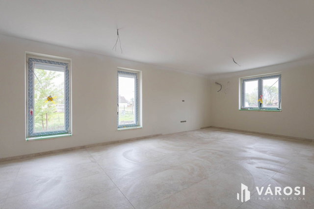Eladó családi ház, Sándorfalván 149.99 M Ft, 6 szobás