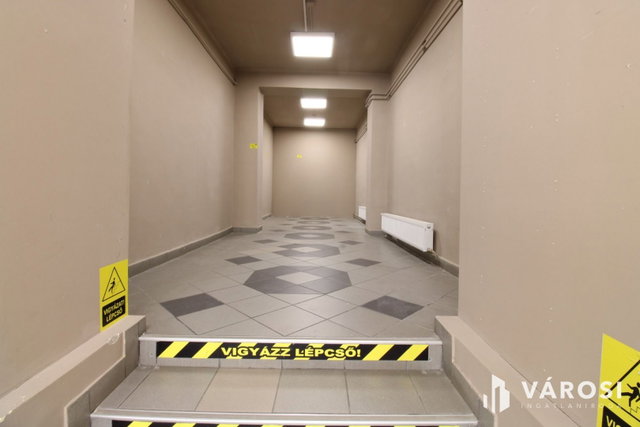 Eladó üzlethelyiség, Pápán 99 M Ft / költözzbe.hu