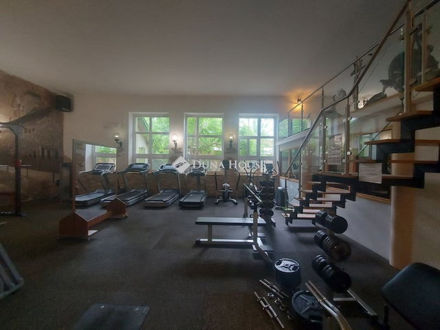 Eladó üzlethelyiség, Törökszentmiklóson 115 M Ft