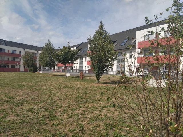 Eladó téglalakás, Sopronban 67 M Ft, 2 szobás