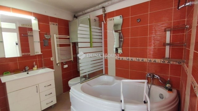 Eladó téglalakás, Debrecenben 49 M Ft, 2 szobás