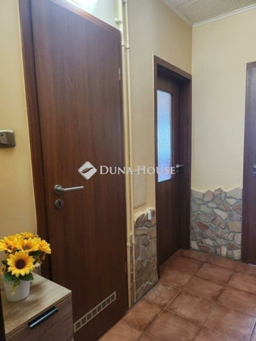 Eladó panellakás, Pécsett 34.9 M Ft, 2 szobás