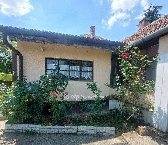 Eladó családi ház, Jászfényszarun 37 M Ft, 3 szobás