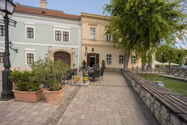 Eladó ipari ingatlan, Vácon, Széchenyi utcában 108 M Ft