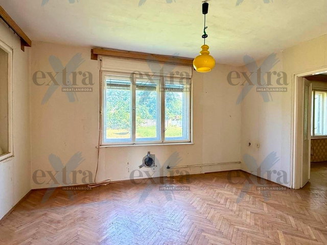 Eladó családi ház, Tataházán 9.5 M Ft, 2 szobás