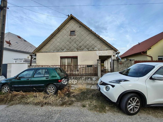 Eladó családi ház, Bölcskén 8 M Ft, 2 szobás