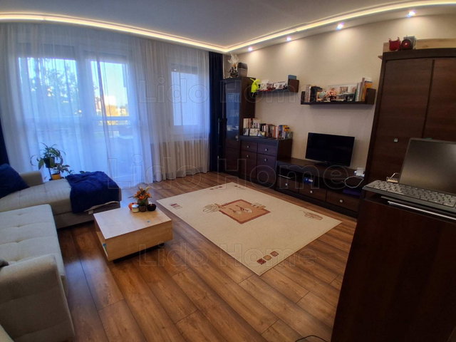 Eladó panellakás, Veszprémben 76.9 M Ft, 4 szobás