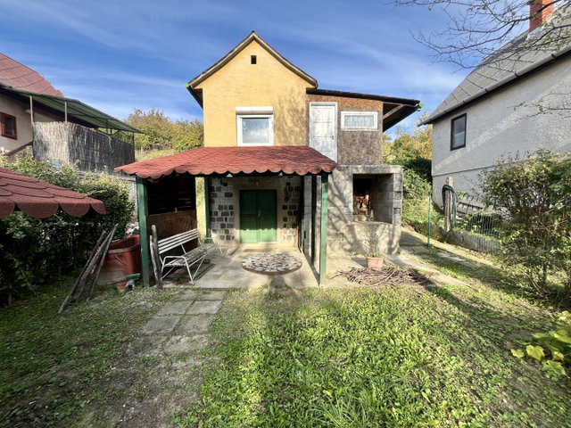 Eladó családi ház, Móron 13.9 M Ft, 1 szobás