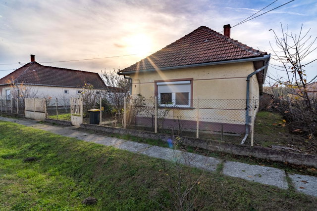 Eladó családi ház, Fajszon, Károlyi Mihály utcában 6.5 M Ft