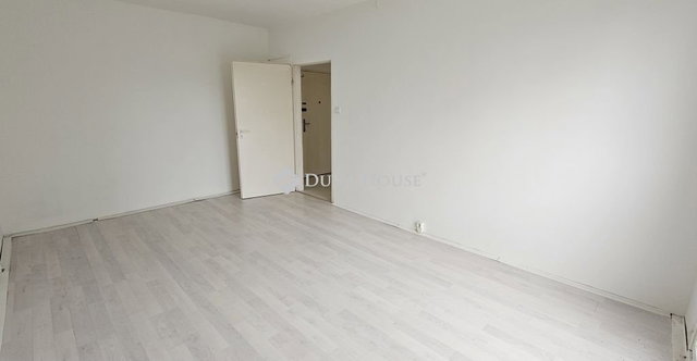 Eladó panellakás, Pécsett 30.4 M Ft, 2 szobás