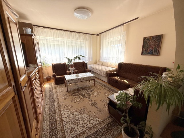 Eladó családi ház, Nagytarcsán 124.9 M Ft, 4 szobás