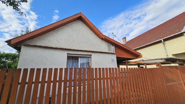 Eladó családi ház, Jászberényben 24.99 M Ft, 2 szobás