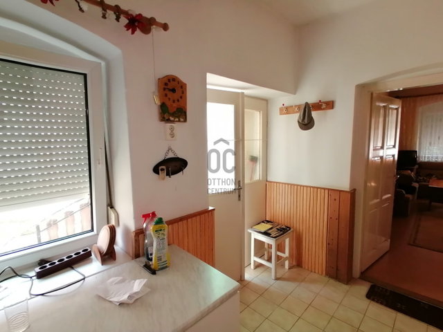 Eladó családi ház, Nardán 31.9 M Ft, 2 szobás