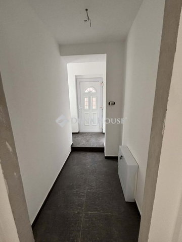 Eladó téglalakás, Pécsett 88 M Ft, 3 szobás