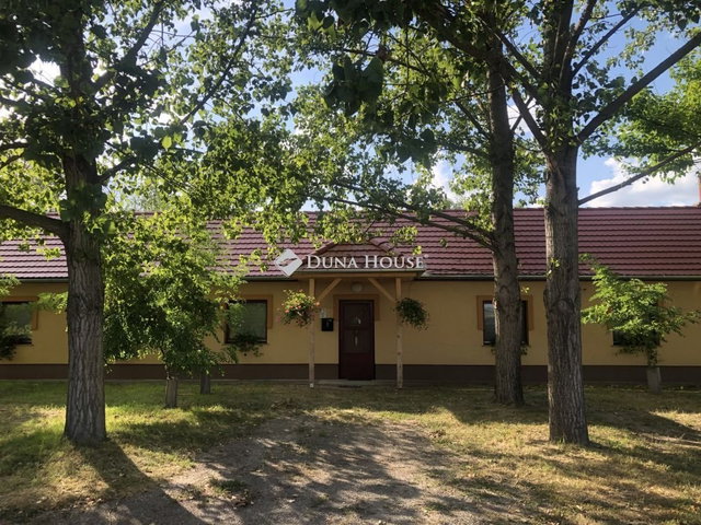 Eladó ipari ingatlan, Kunadacson 280 M Ft / költözzbe.hu