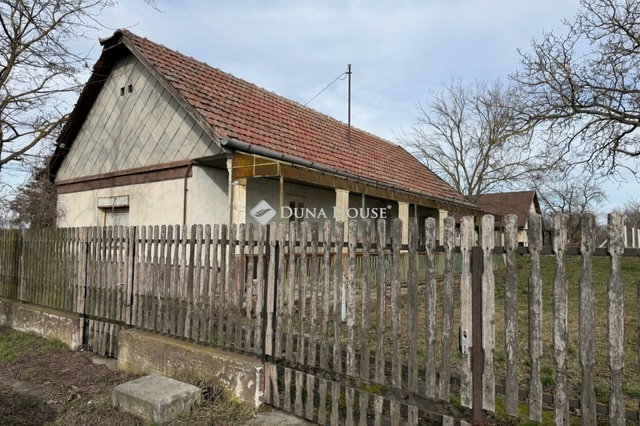 Eladó családi ház, Kókán 21.9 M Ft, 2 szobás