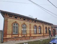 Eladó téglalakás