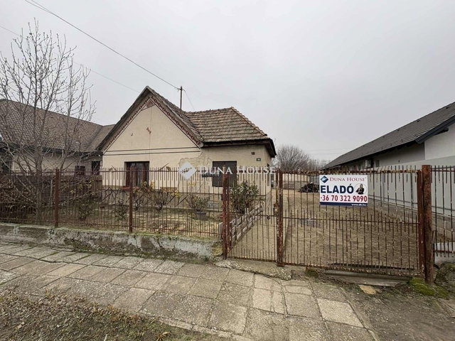 Eladó családi ház, Dabason 27 M Ft, 1 szobás