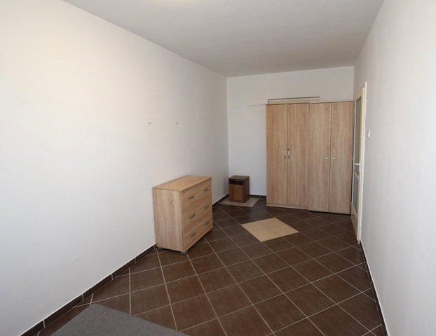 Kiadó panellakás, albérlet, Debrecenben 180 E Ft / hó, 2 szobás