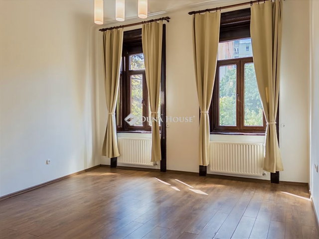 Eladó téglalakás, Budapesten, VIII. kerületben, Baross utcában