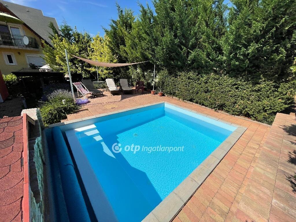 6 bed · 270m² · 250.000.000 ft