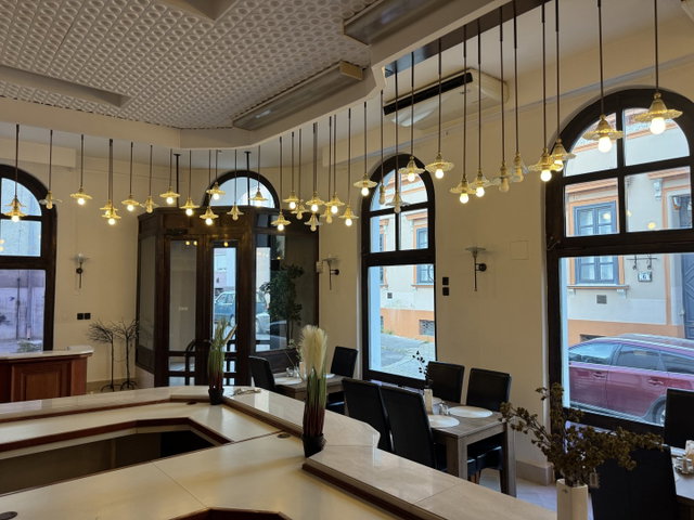 Eladó hotel, Pécsett, Király utcában 1000 M Ft, 16 szobás