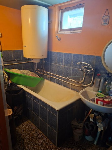 Eladó családi ház, Szakcson 6.6 M Ft, 2 szobás