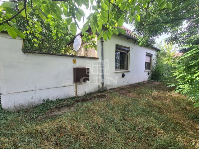 Eladó családi ház, Madarason 2.3 M Ft, 2 szobás