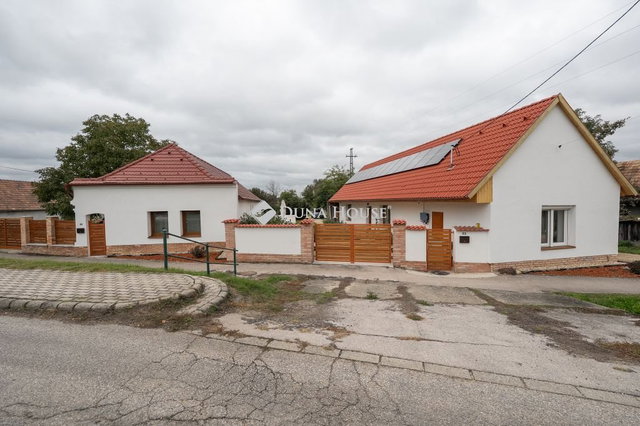Eladó családi ház, Kecskéden 159 M Ft, 6 szobás