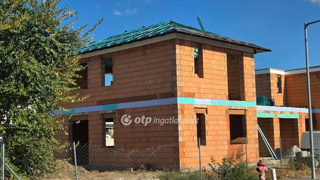 Eladó ikerház, Vecsésen 170 M Ft, 4 szobás