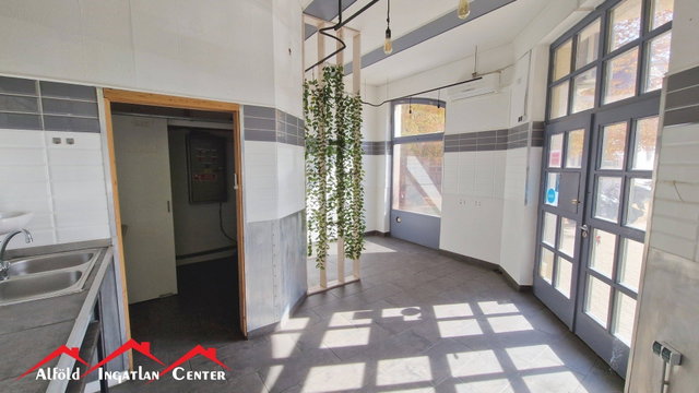 Eladó üzlethelyiség, Békéscsabán 31.9 M Ft