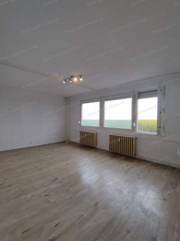 Eladó panellakás, Szolnokon 28.9 M Ft, 2 szobás