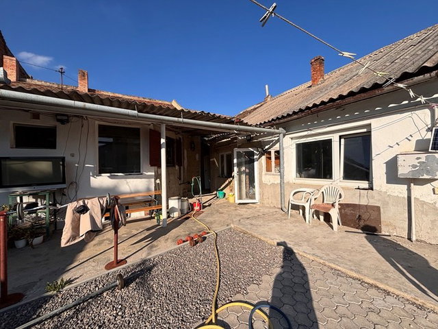 Eladó családi ház, Pécsett, Orsolya utcában 39 M Ft, 4 szobás