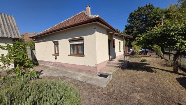 Eladó családi ház, Szigethalmon 54.99 M Ft, 2 szobás