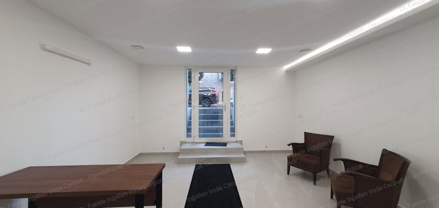 Eladó üzlethelyiség, Győrött, Kiss János utcában 62 M Ft