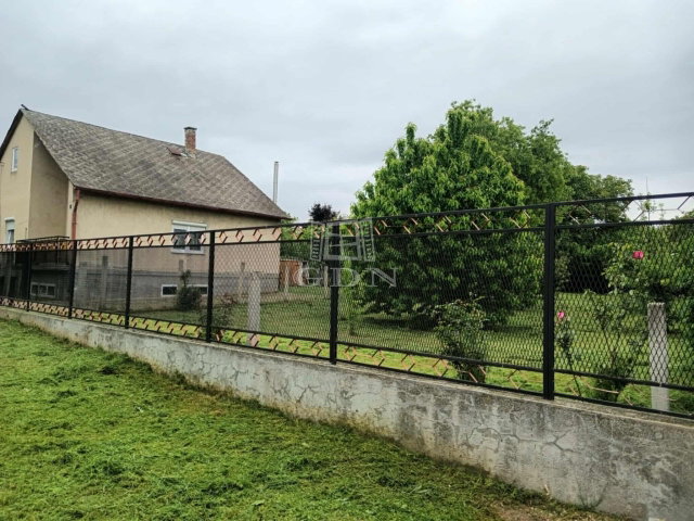 Eladó családi ház, Hajmáskéren 62.9 M Ft, 3 szobás