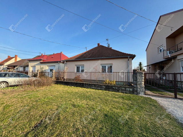 Eladó családi ház, Győrött 69.999 M Ft, 3 szobás