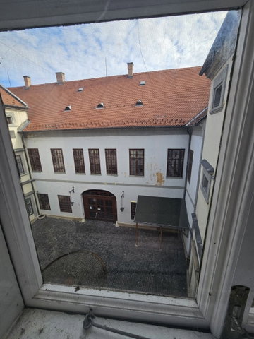 Eladó téglalakás, Pápán 34 M Ft, 2 szobás