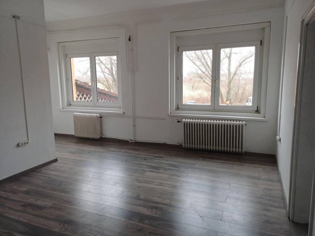 Kiadó iroda, Solymáron 65 E Ft / hó / költözzbe.hu