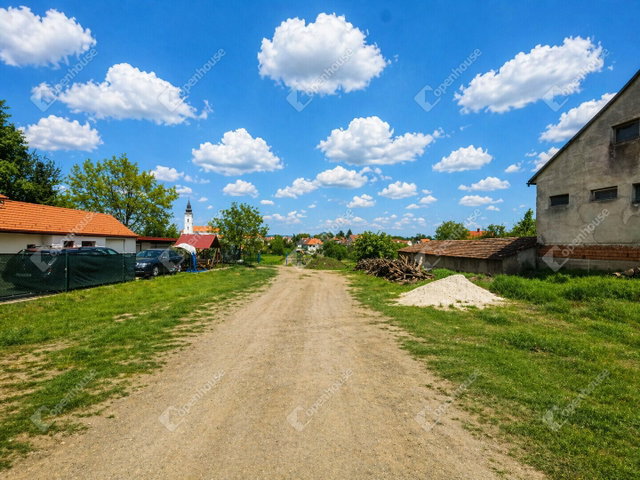 Eladó telek, Pázmándon 47 M Ft / költözzbe.hu