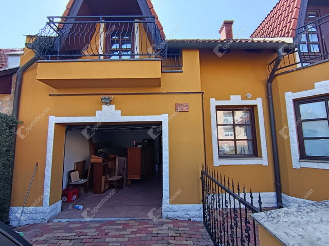 Eladó családi ház, Nagyatádon 109.9 M Ft, 6 szobás