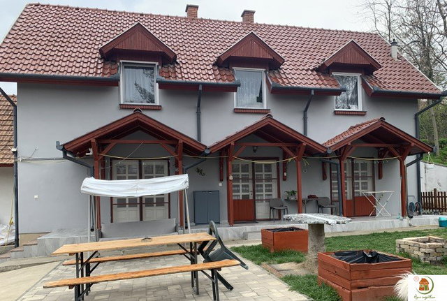 Eladó családi ház, Leányváron 144 M Ft, 7 szobás
