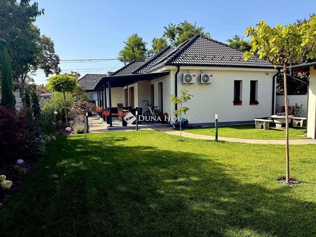 Eladó családi ház, Budapesten, IV. kerületben, Flottilla utcában