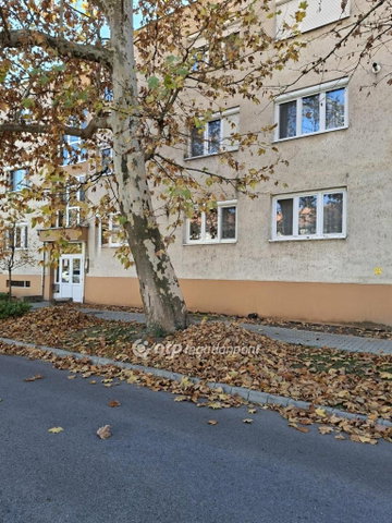 Eladó téglalakás, Hajdúböszörményen 65 M Ft, 2 szobás