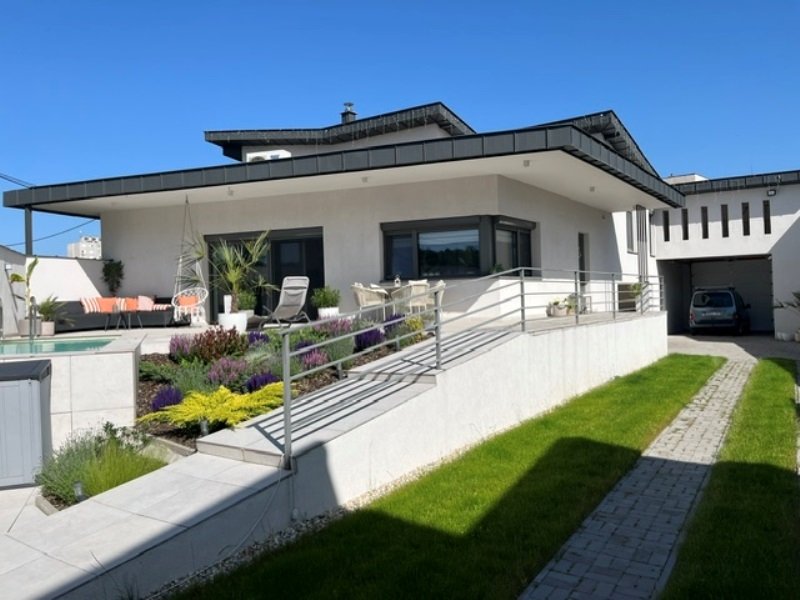 4 bed · 233m² · 239.000.000 ft