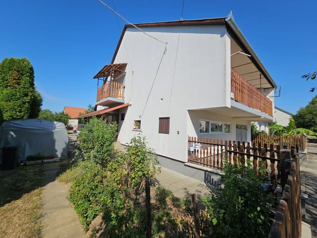 Eladó családi ház, Dombóváron 62.99 M Ft, 5+1 szobás