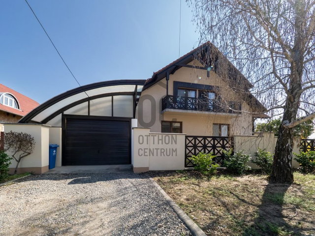 Eladó családi ház, Pécsett 145 M Ft, 6 szobás